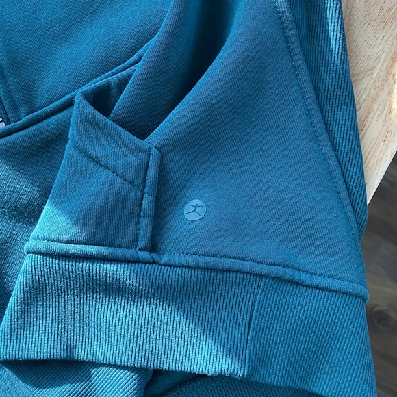 FOREST GREEN DANSKIN CROPPED HOODY
SIZE SMALL - Picture 2 of 10